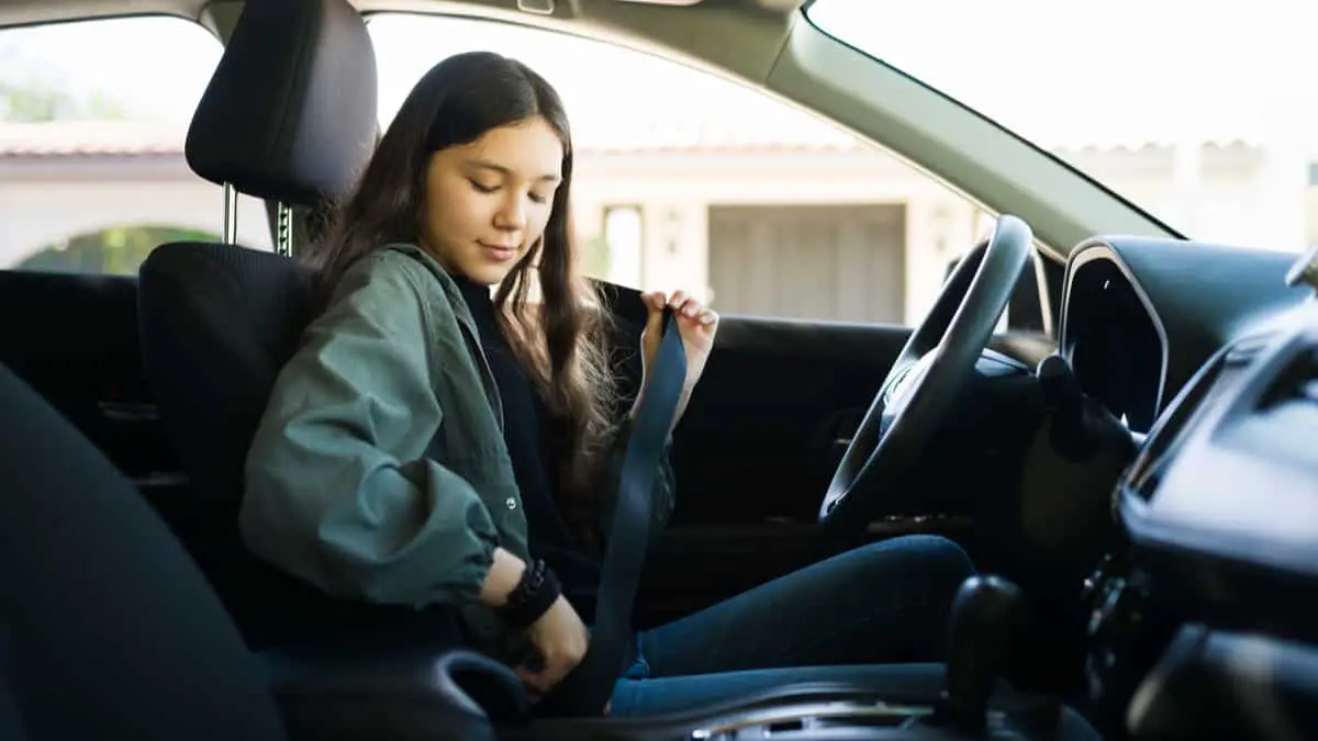 8 formas de reducir los costos de seguro para conductores adolescentes