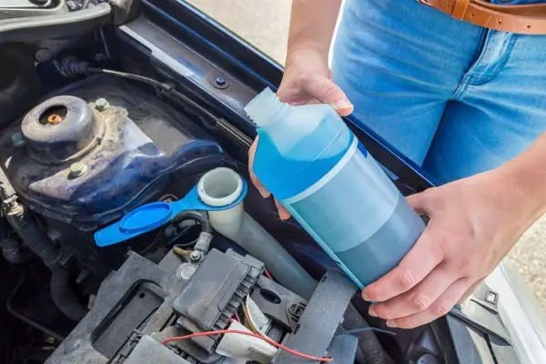 ¿Se puede conducir sin la tapa del líquido del limpiaparabrisas?  (Contestada)